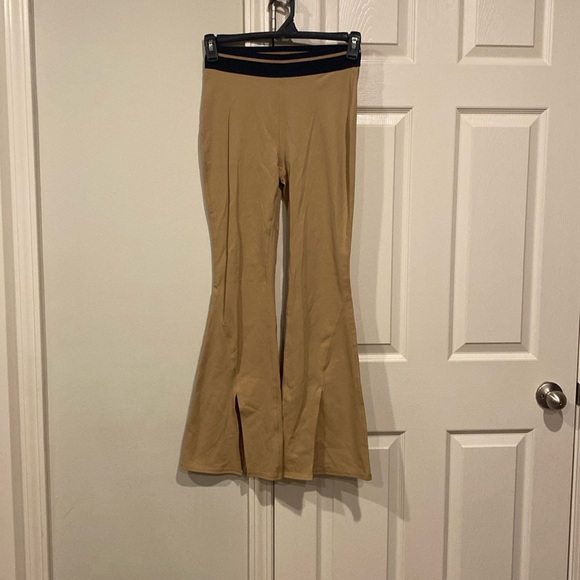 Joy lab workout flares with slit in the front - Picture 1 of 4